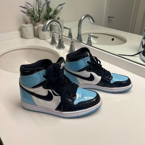 Nike Jordan Retro High UNC Patent size 6.5 M - 8 W